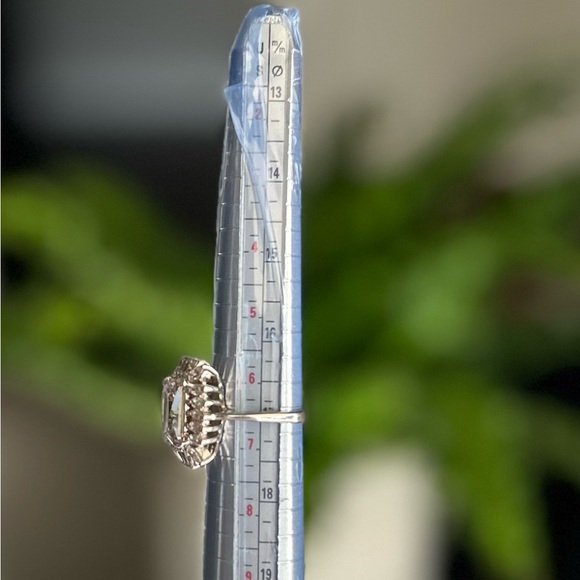 NWOT  Cocktail / Fashion Clear Crystals Ring, Sz 7 - Picture 7 of 7